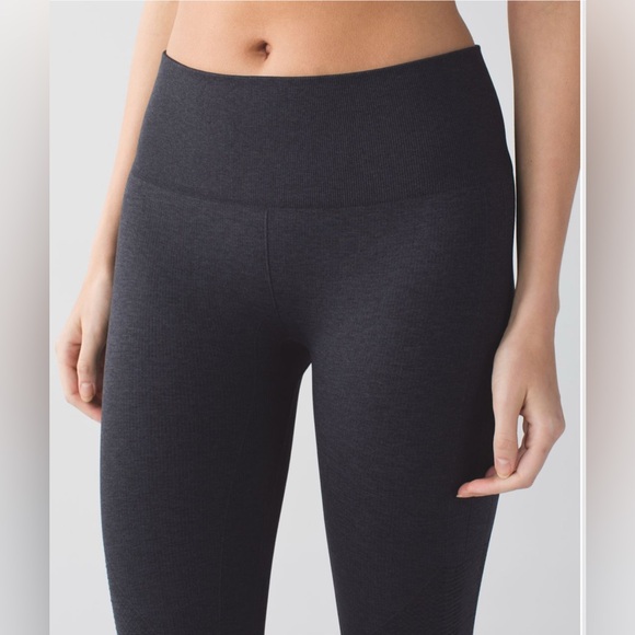 Lululemon - In The Flow Crop II - Picture 2 of 9